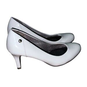 Life Stride Lively Womens Patent Leather Pumps Size 6.5 Beige Shoes